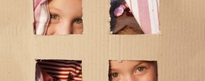 Quadratisch, praktisch, cool! Spielzeug aus Kartons