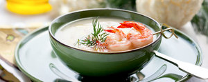 Blumenkohl-Cremesuppe mit Scampi-Spiessen