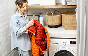 Warmer Begleiter: So waschen und pflegen Sie Ihre Daunenjacke richtig